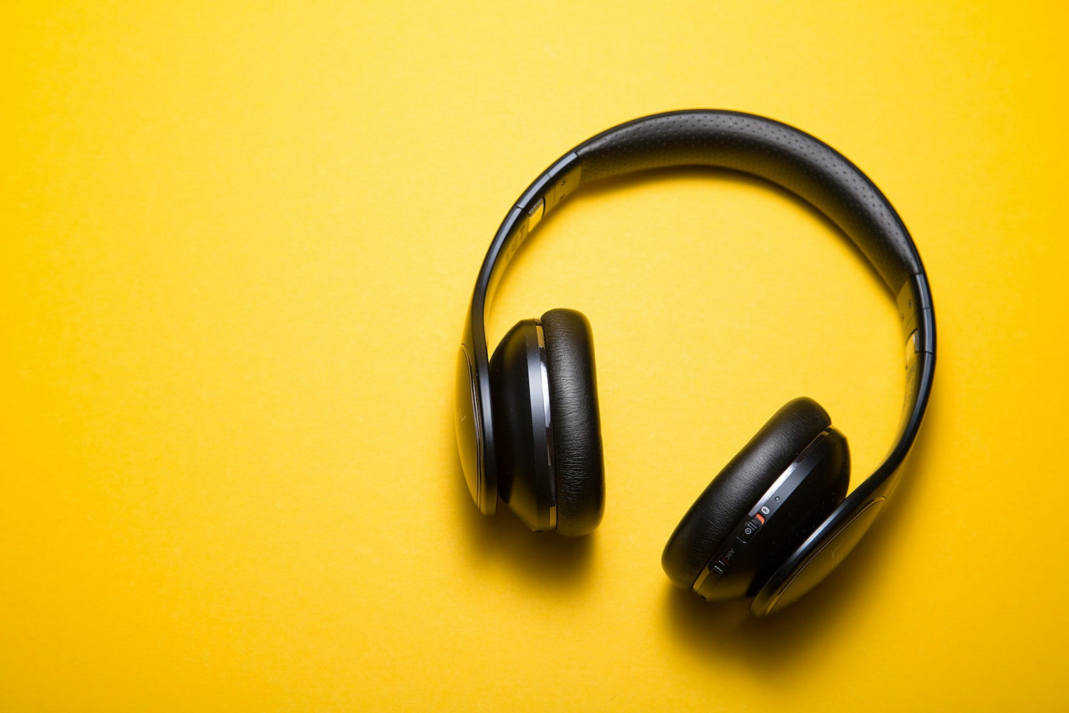 Headphones & Earbuds